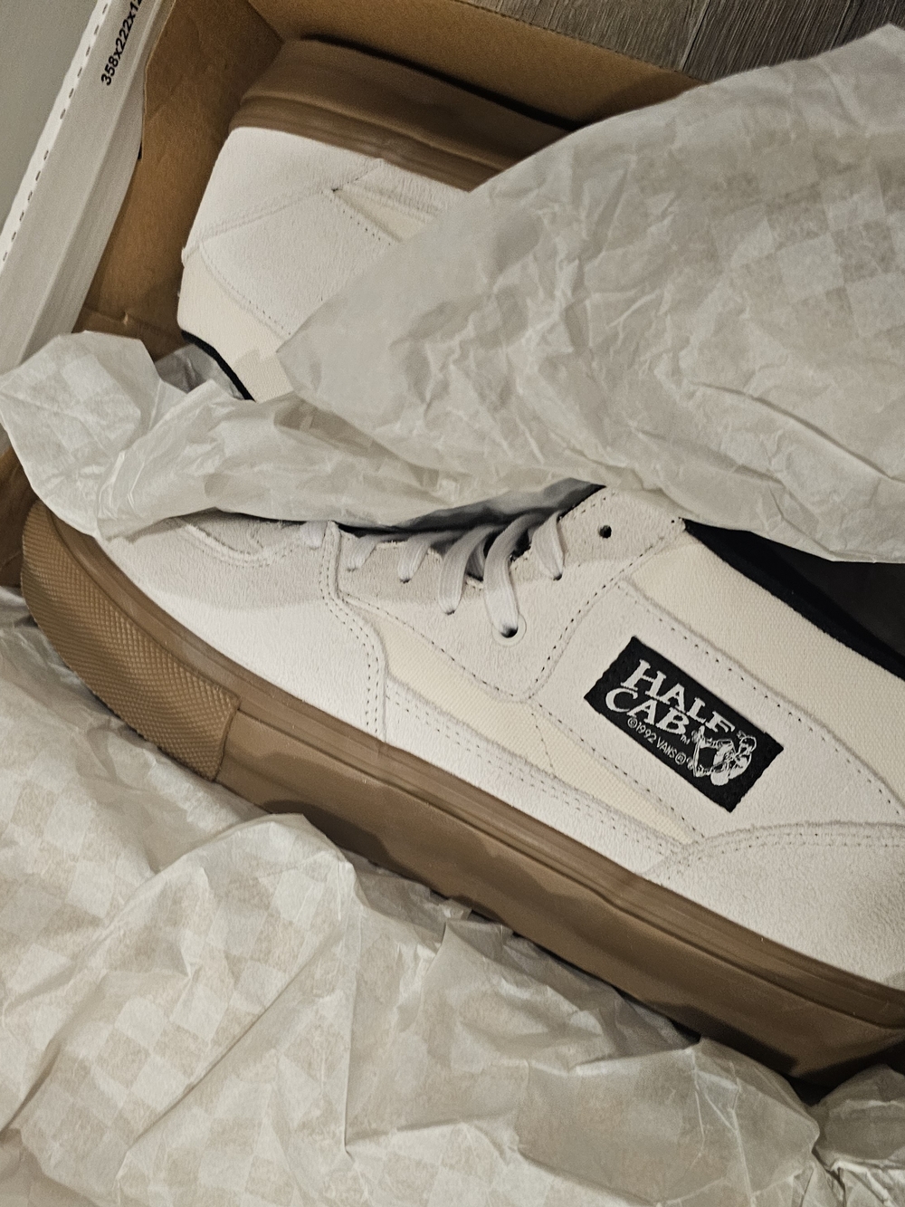 Vans Men’s Half Cab Sneakers in White and Gum - Picture 4 of 9